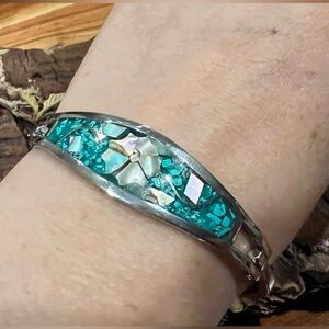 Taxco Mexico Alpaca Crushed Turquoise Bracelet White Flower Pink Abalone MOP M